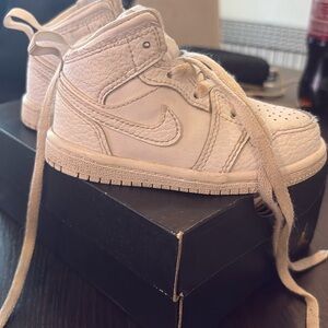 Jordan 1 Triple White 6c